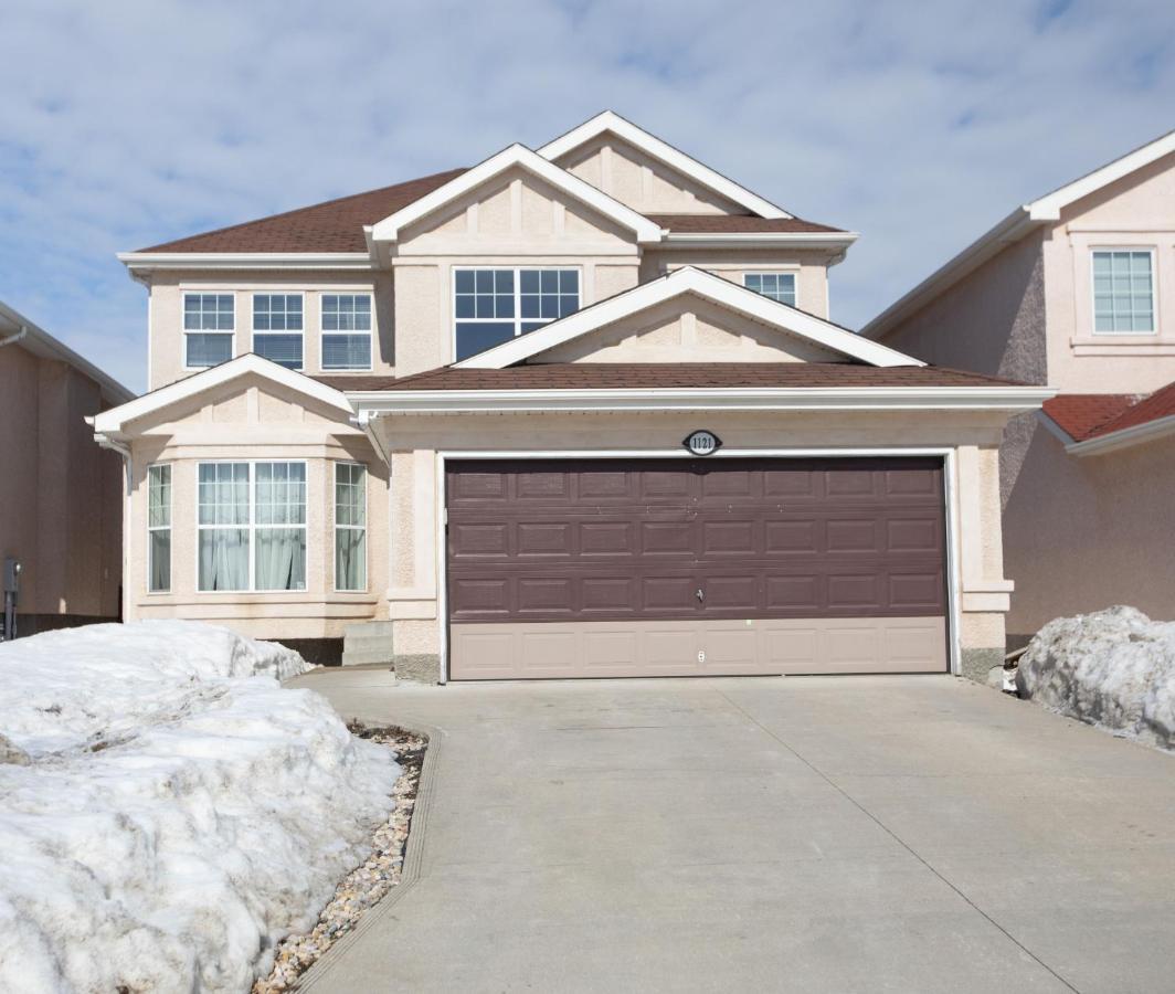 Elegant 6 Bedroom House Near U Of Manitoba Winnipeg Exterior foto